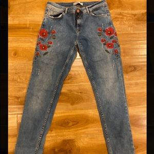NWOT Zara Embroidered Jean Size 8